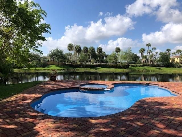 Exterior, Pool, Water