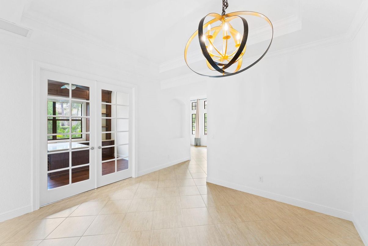 Empty room, Interior, Pendant Lights