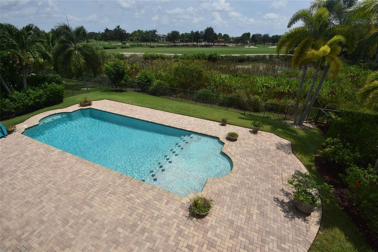 Exterior, Pool, Water