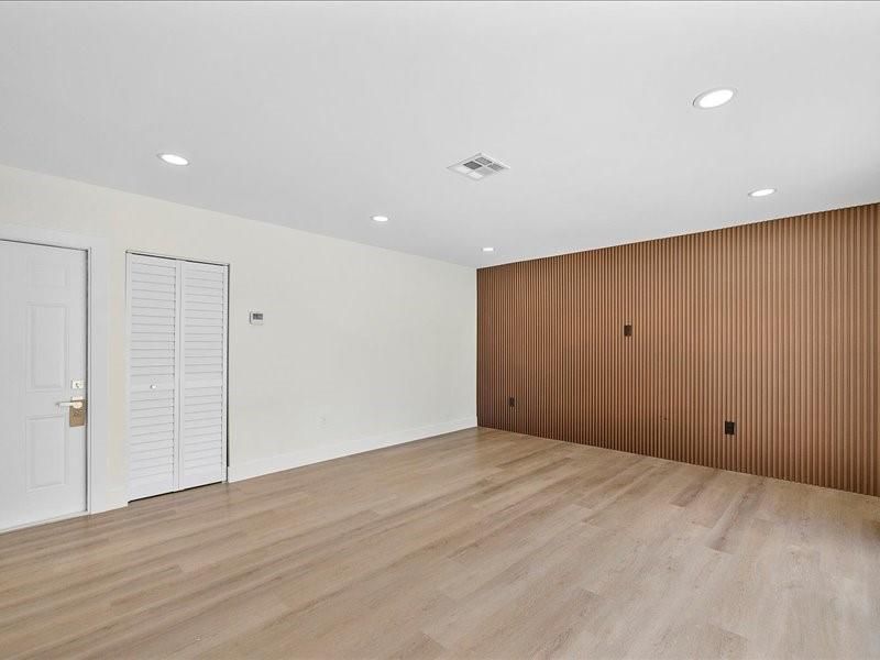 Empty room, Interior, Recessed Lighting, Wood Texture Flooring