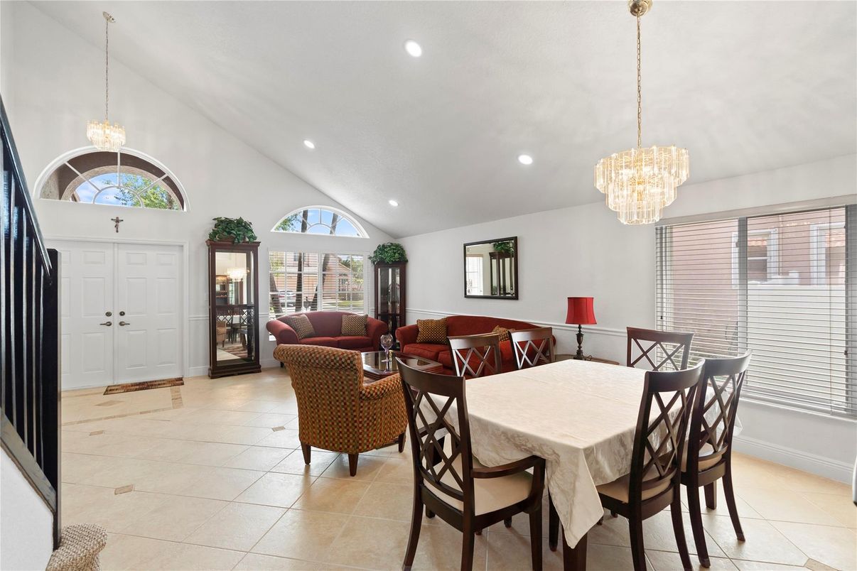 Chandelier, Dining room, Interior, Living room, Pendant Lights, Recessed Lighting