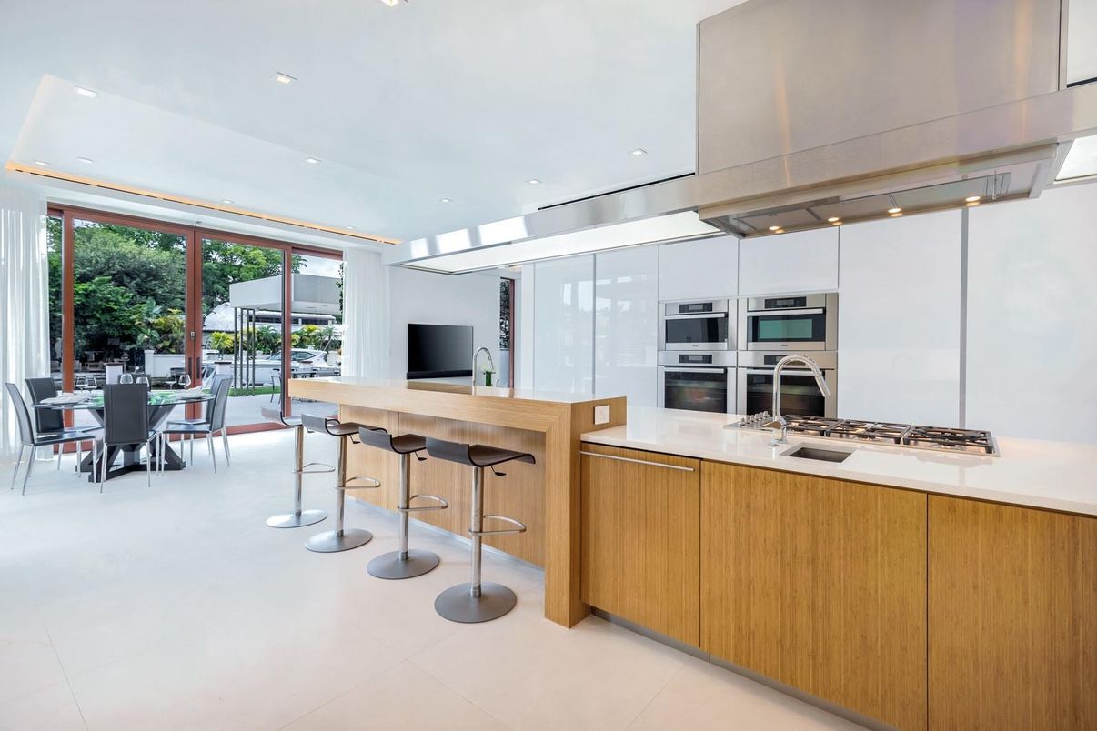 Dining room, Interior, Kitchen, Recessed Lighting, Stainless Steel Appliances