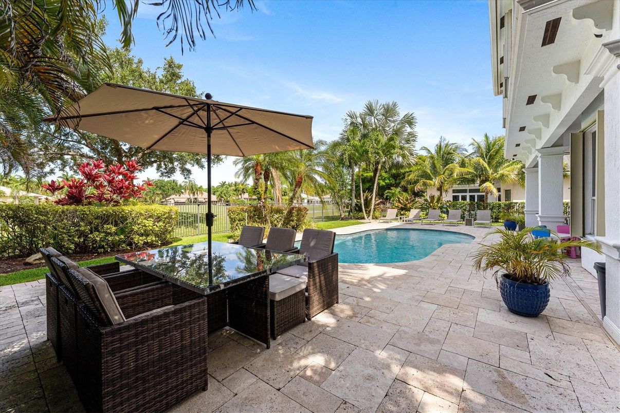 Exterior, Pool