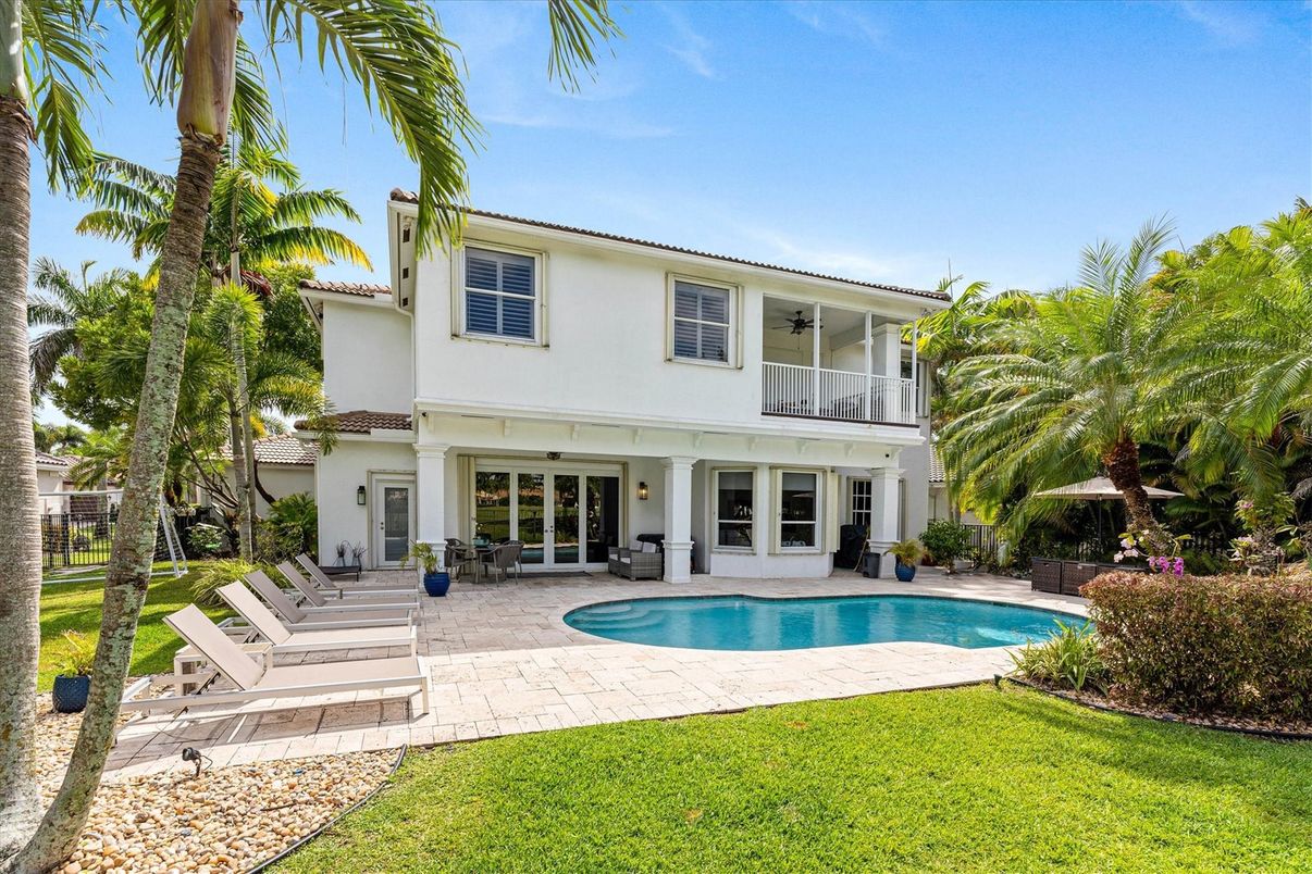 Exterior, Pool