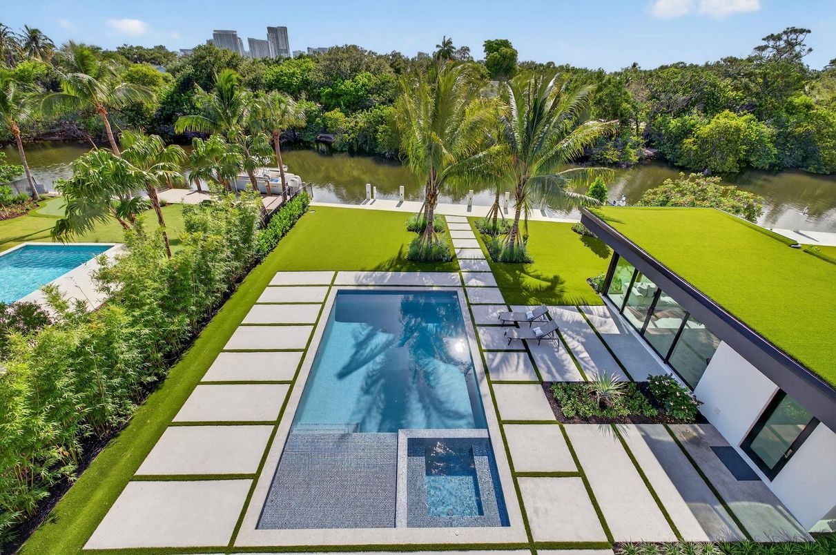 Exterior, Pool, Water