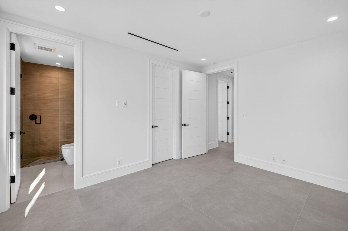 Bathroom, Empty room, Interior, Recessed Lighting