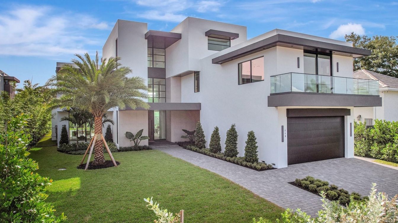 Attached, Backyard, Exterior, Facade, Modern