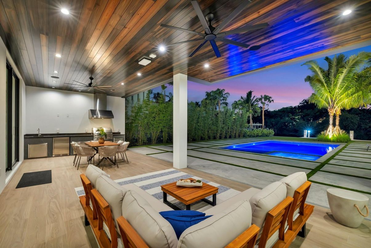 Exterior, Pool, Recessed Lighting