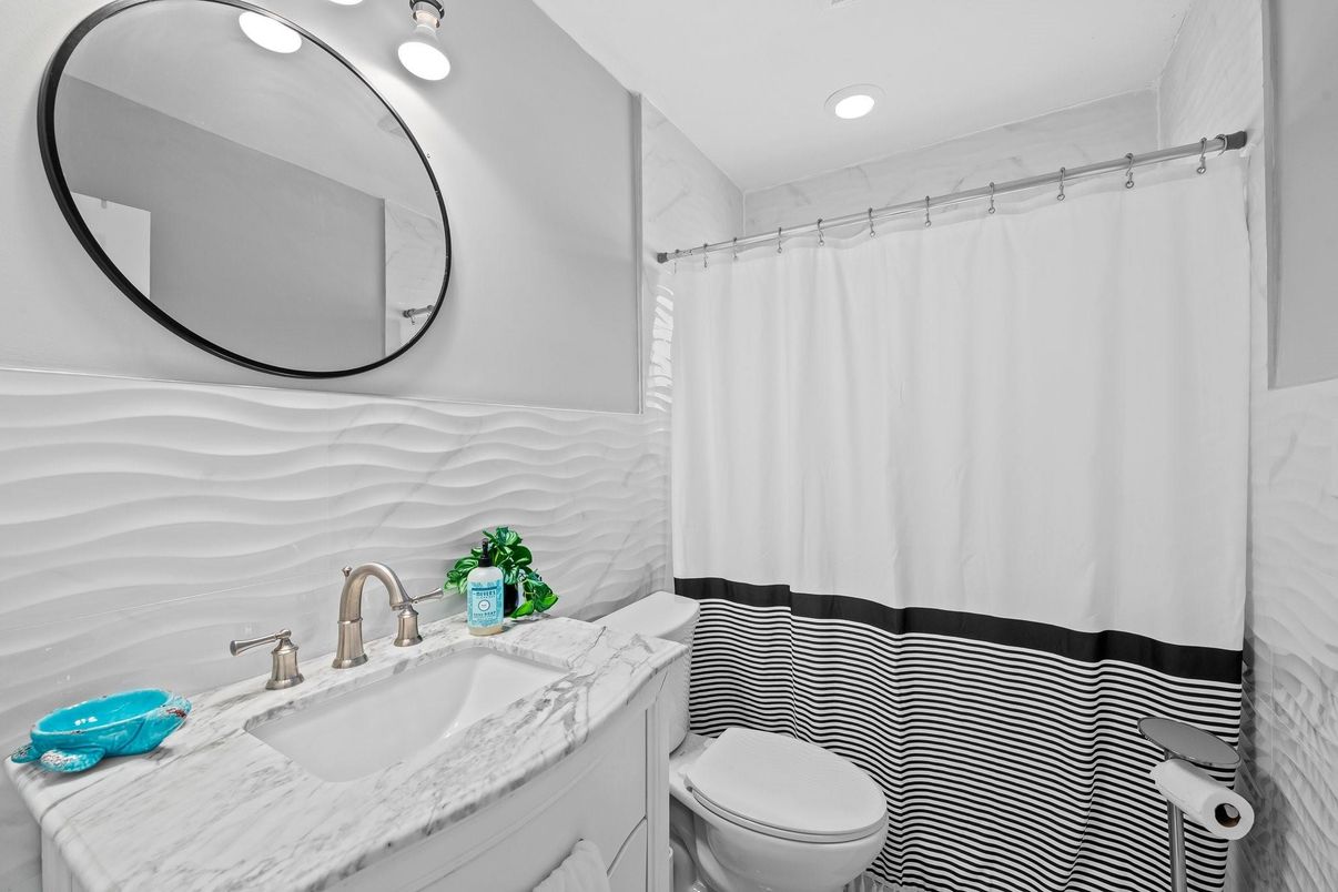 Bathroom, Interior, Recessed Lighting