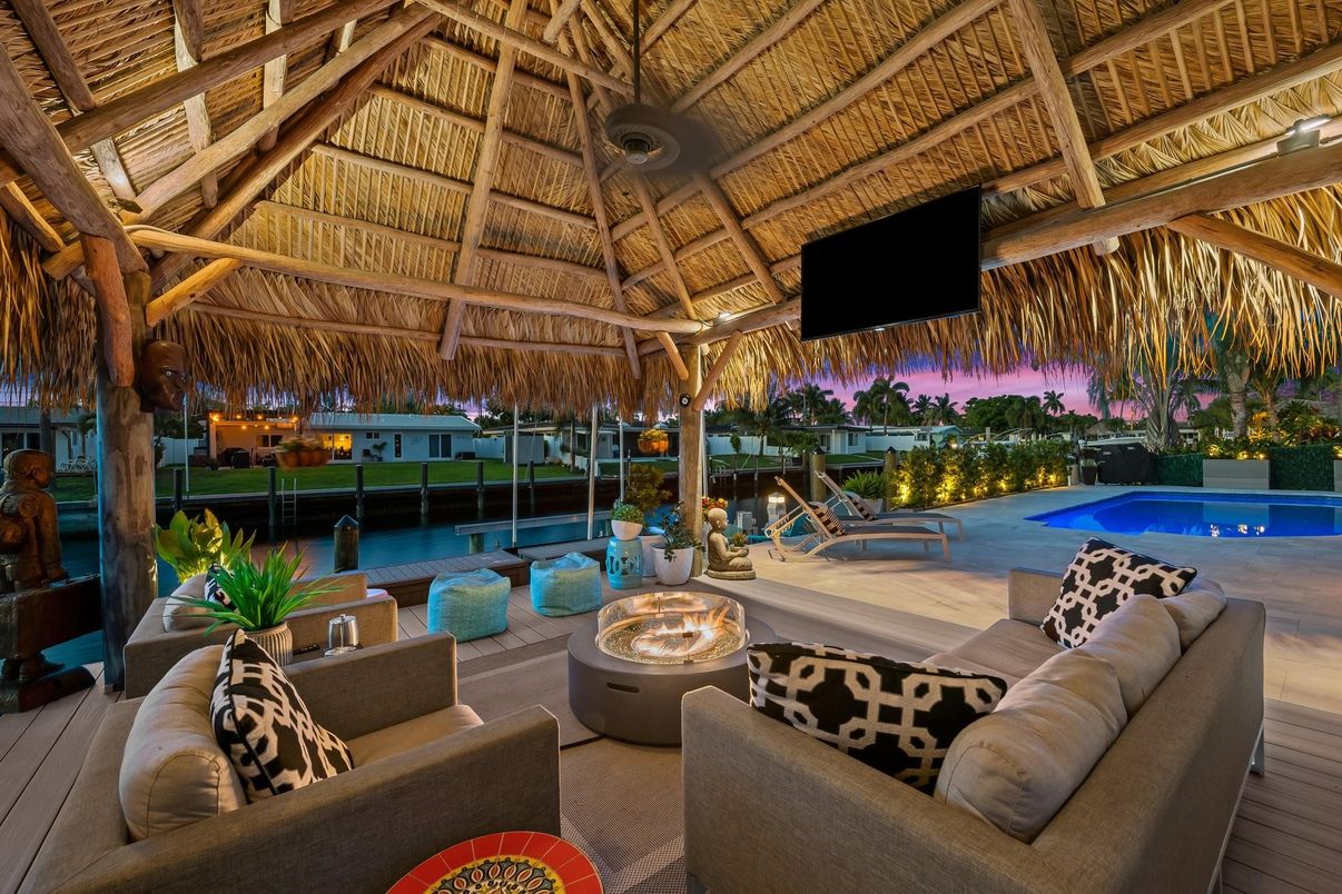 Exterior, Pool
