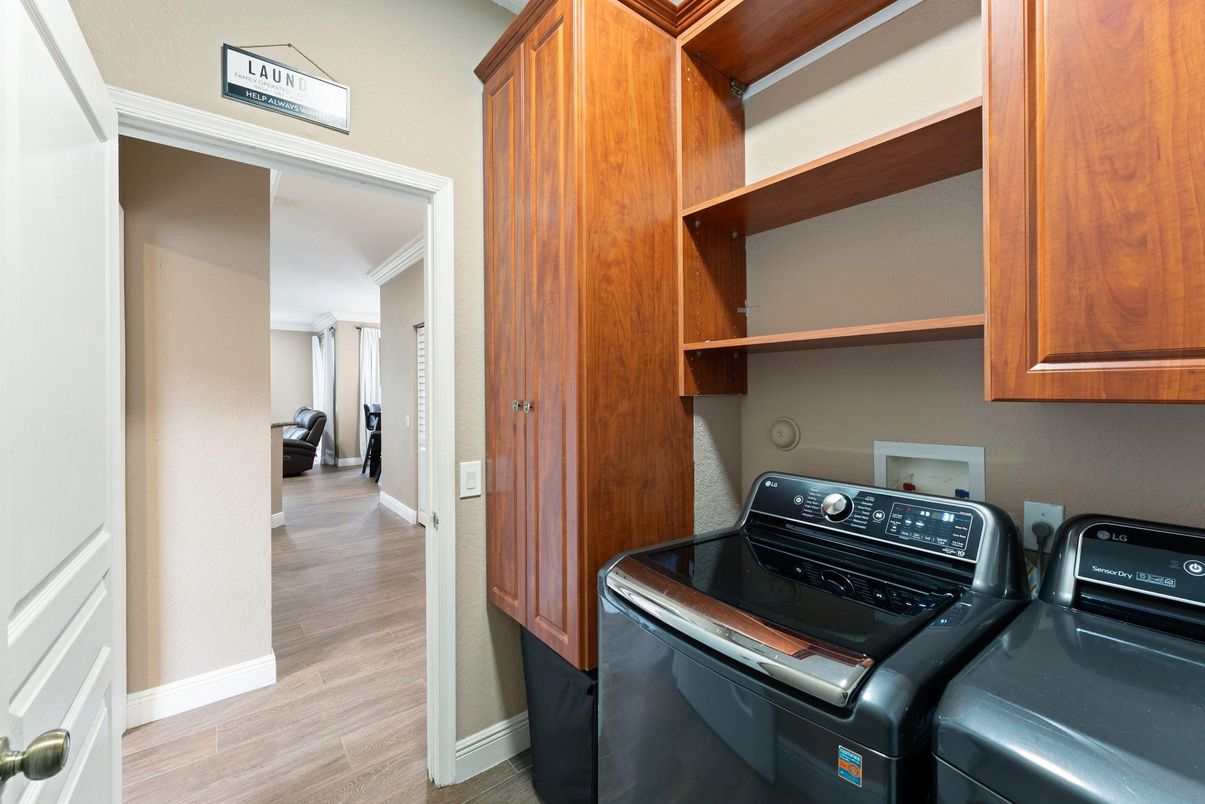 Interior, Kitchen, Washer, Wood Texture Flooring