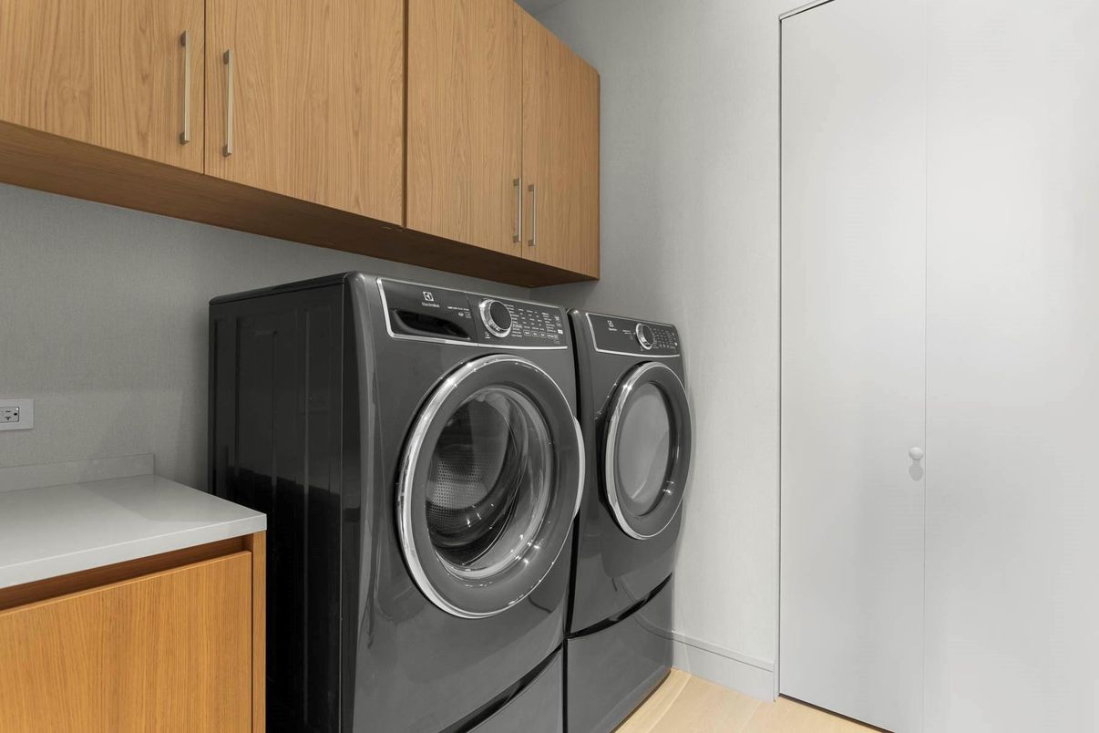 Interior, Washer, Wood Texture Flooring