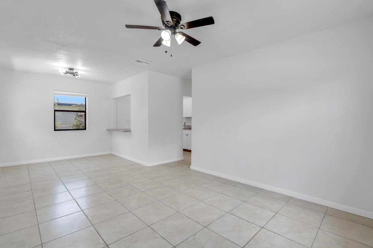 Empty room, Interior