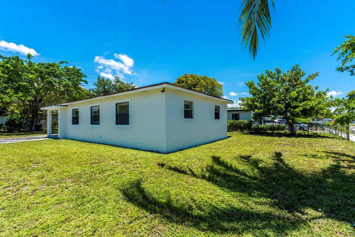 Backyard, Exterior