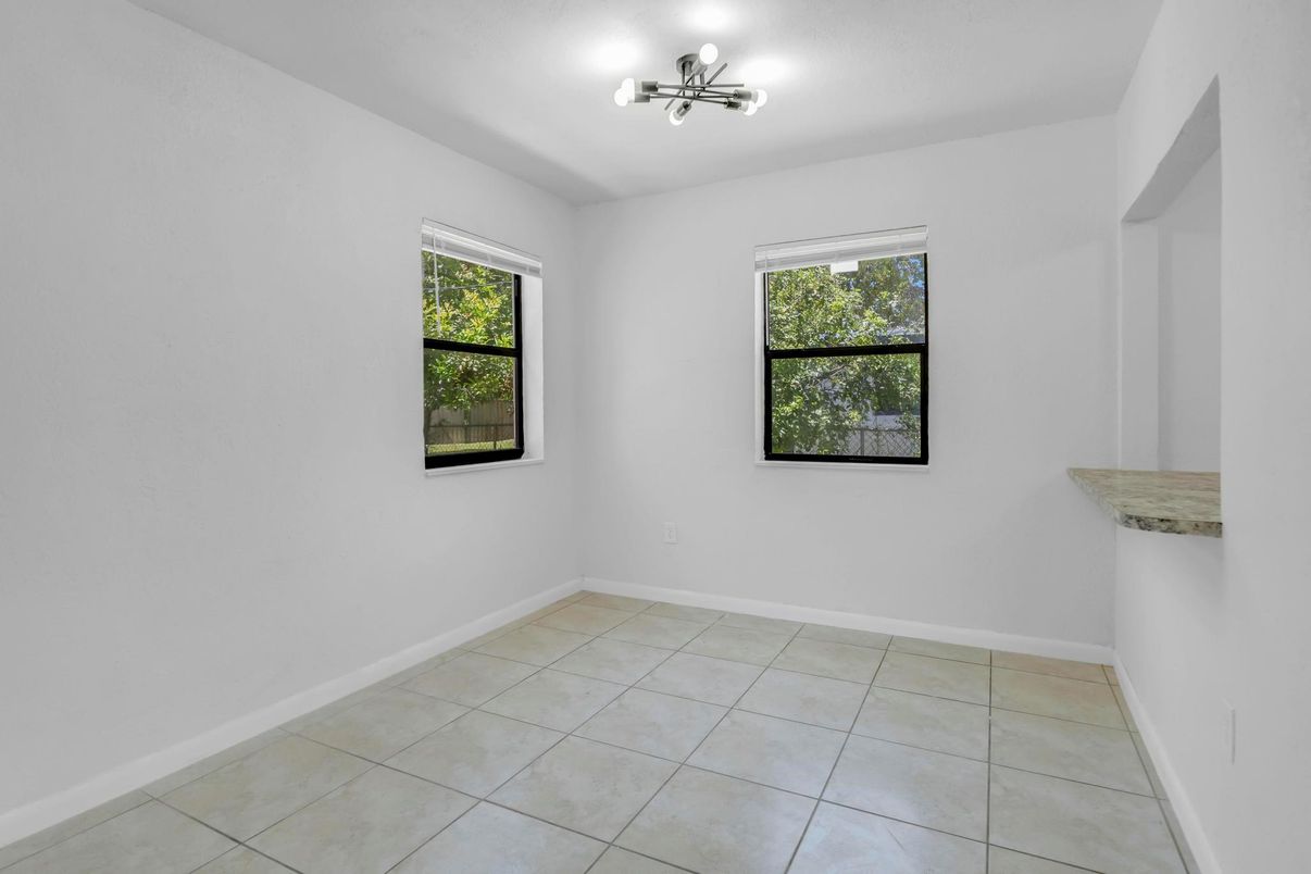 Empty room, Interior