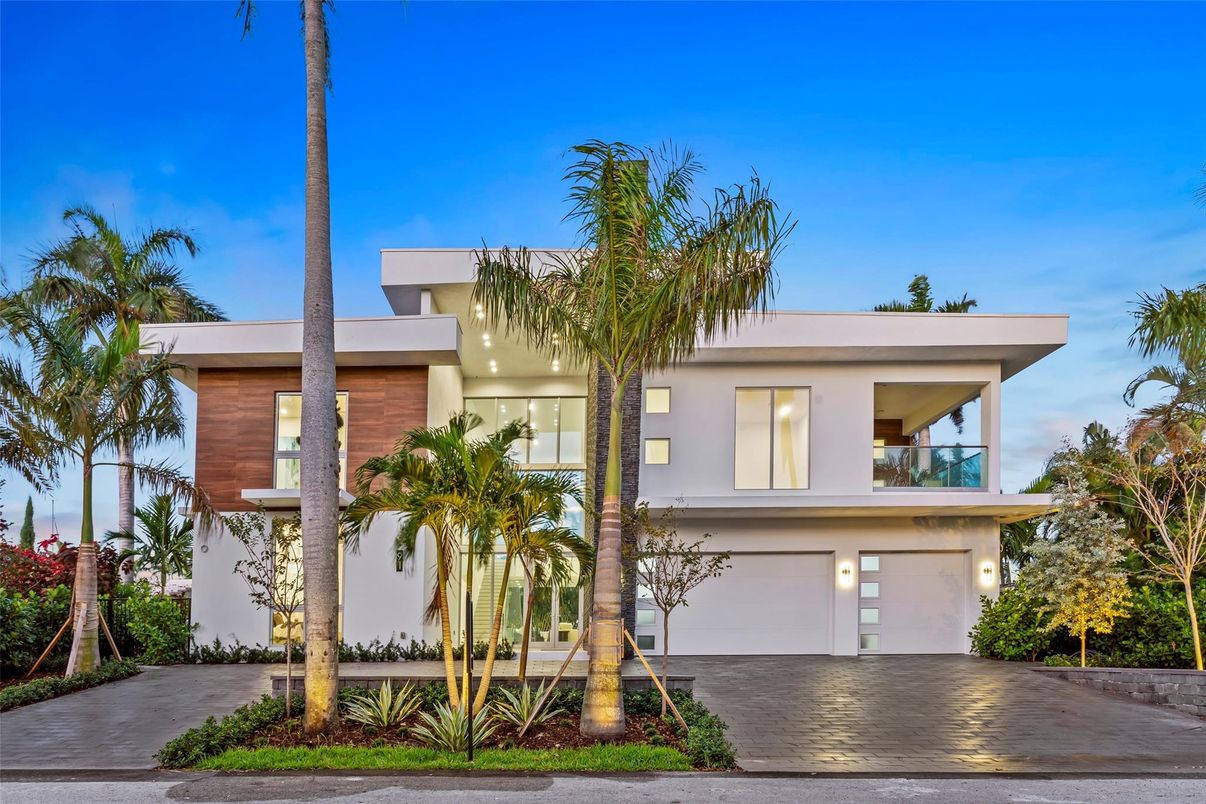 Attached, Exterior, Facade, Modern