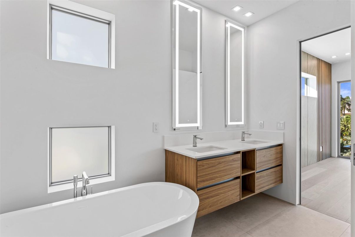 Bathroom, Dual Sink Vanities, Free Standing Baths, Interior, Recessed Lighting