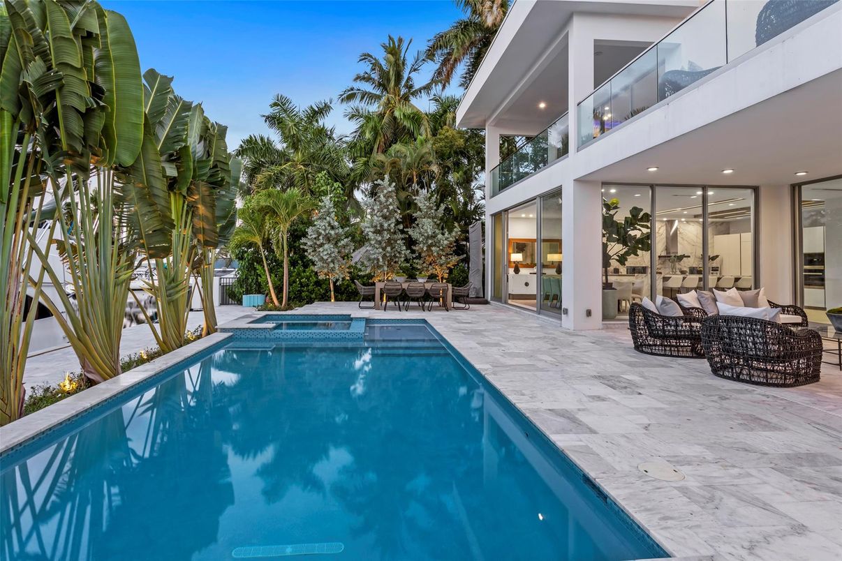 Exterior, Pool