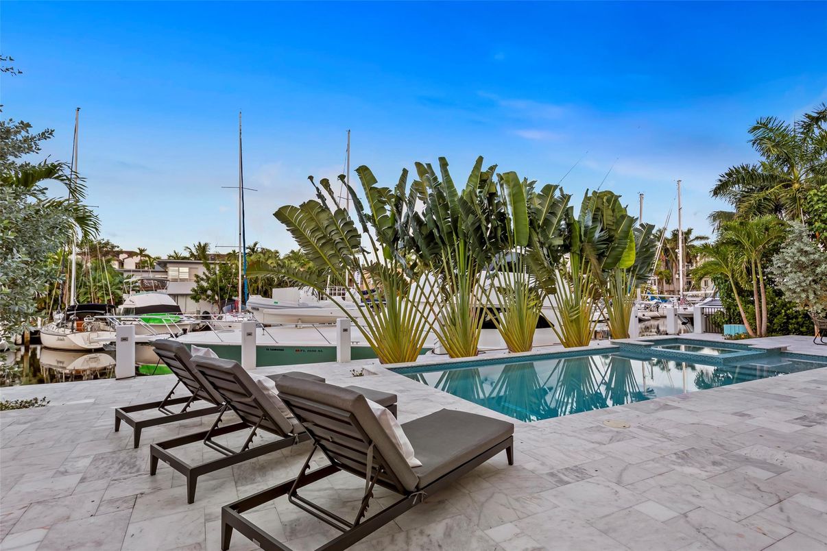 Exterior, Pool