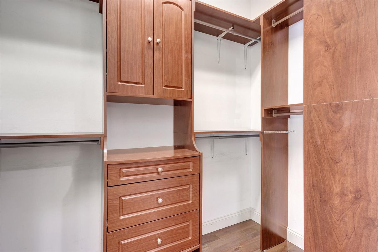 Interior, Walk-in Closets, Wood Texture Flooring
