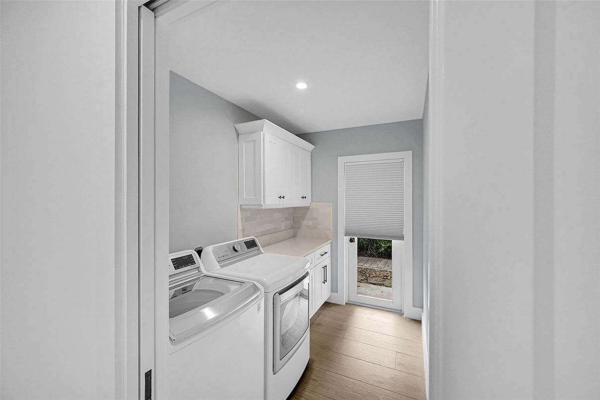 Interior, Recessed Lighting, Utility Closets, Washer, Wood Texture Flooring