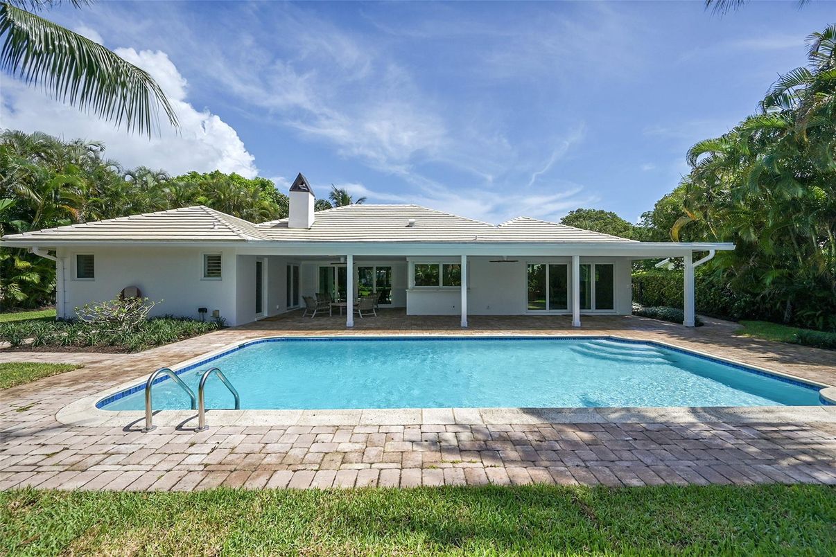 Exterior, Pool