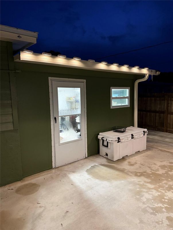 Exterior, Hot Tub