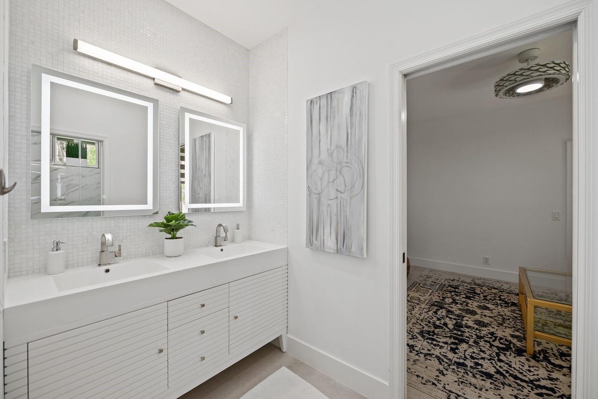 Bathroom, Dual Sink Vanities, Interior