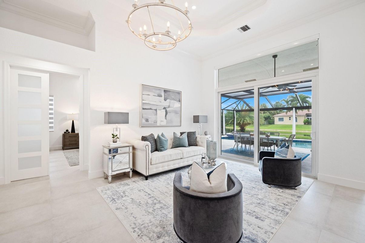 Chandelier, Interior, Living room, Pendant Lights