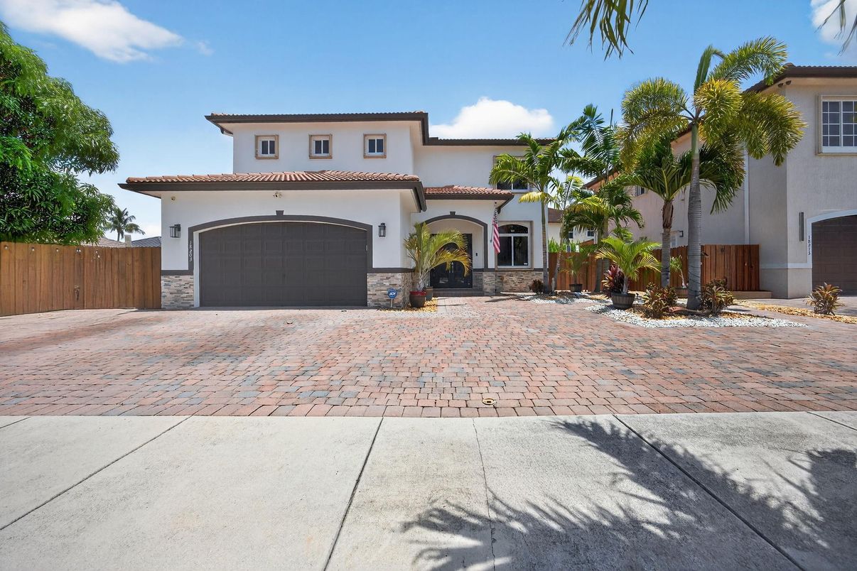Attached, Exterior, Facade, Spanish Mediterranean