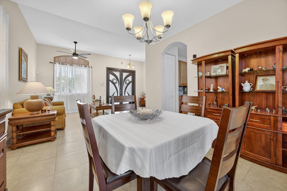 Chandelier, Dining room, Interior