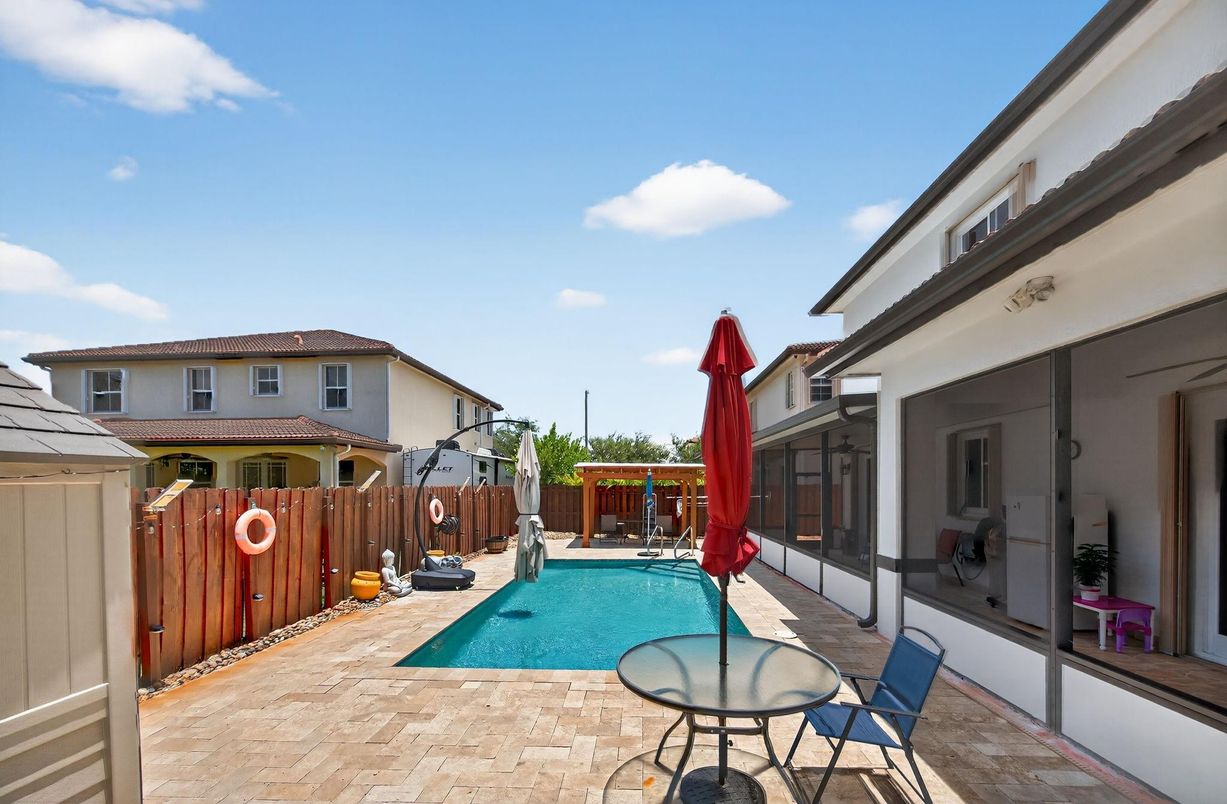 Exterior, Pool