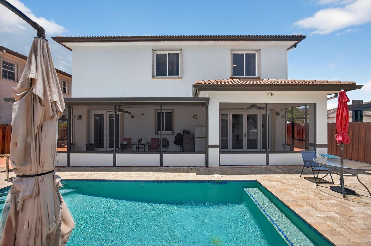 Exterior, Pool