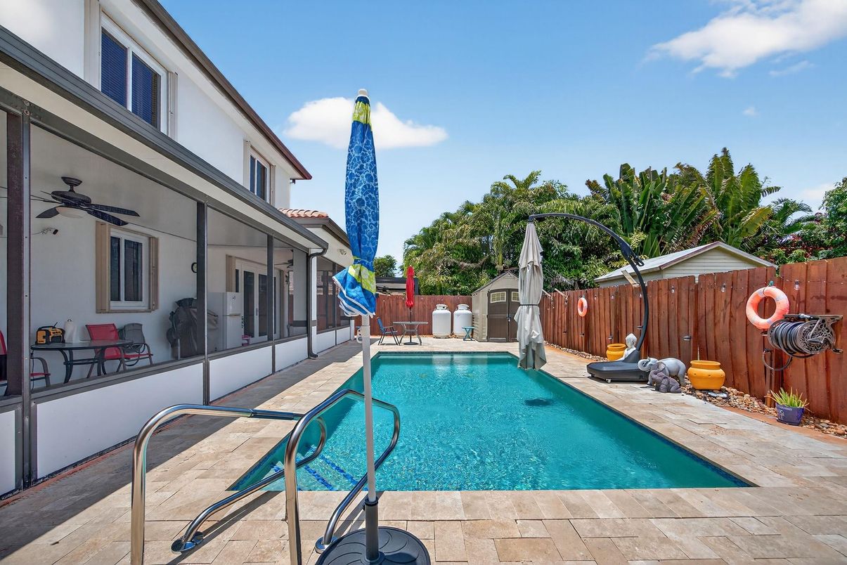 Exterior, Playground, Pool