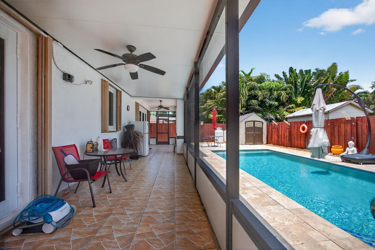 Exterior, Pool