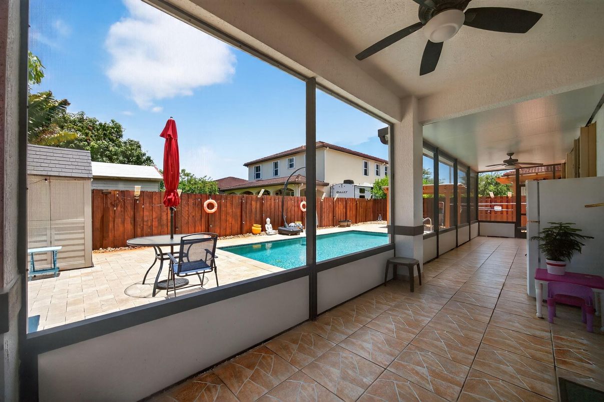 Exterior, Pool