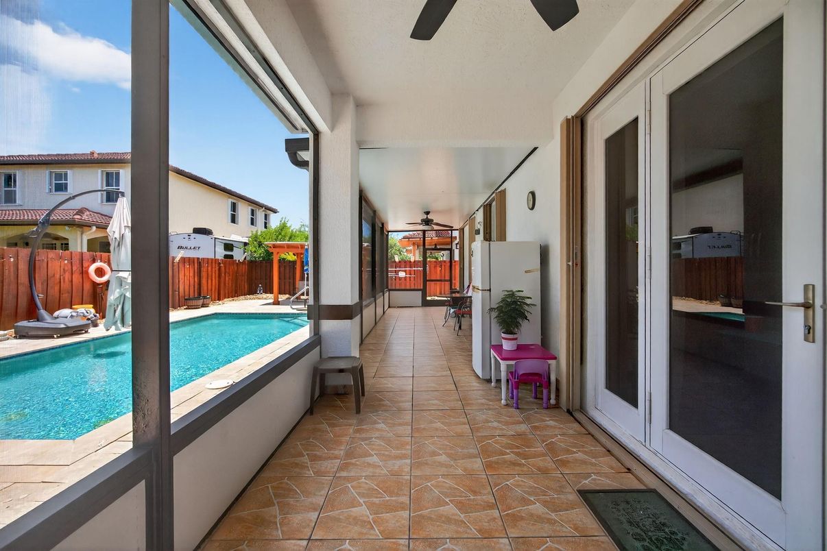 Exterior, Pool