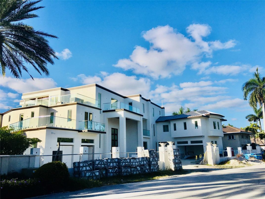 Exterior, Facade, Solar Panels, Modern