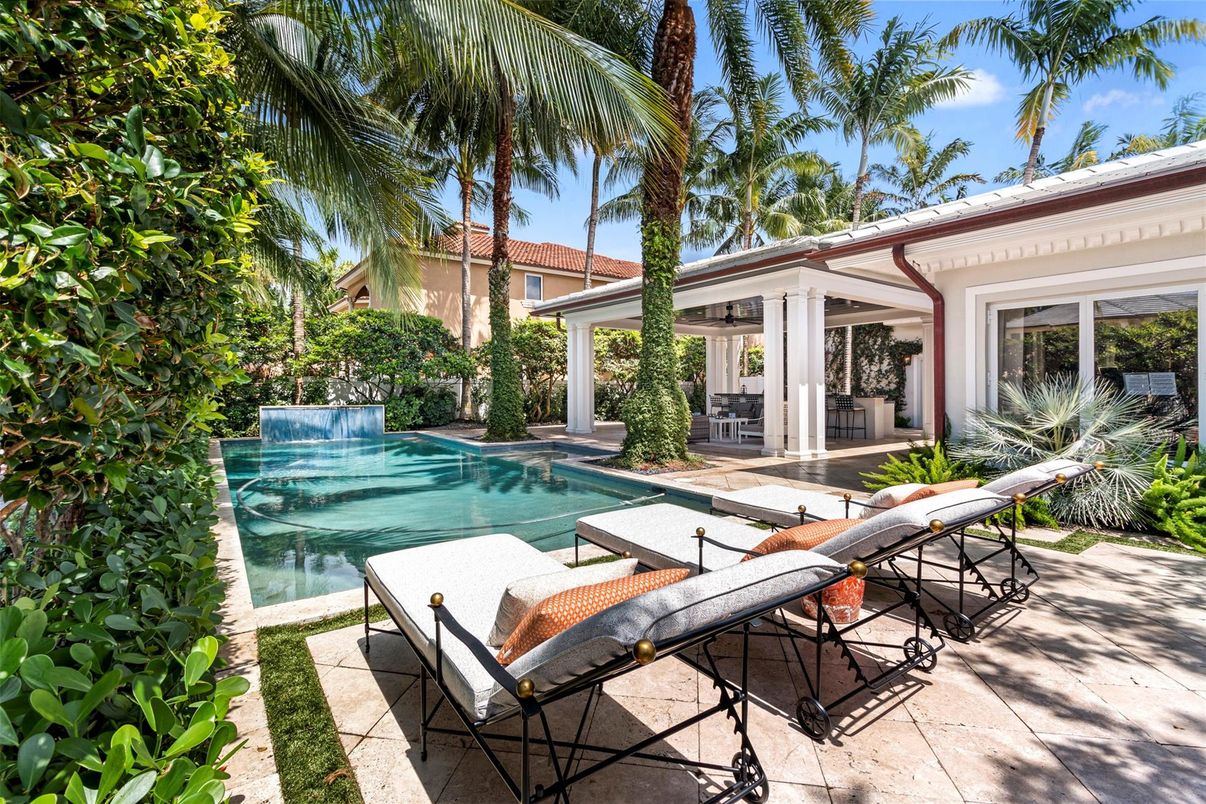 Exterior, Pool