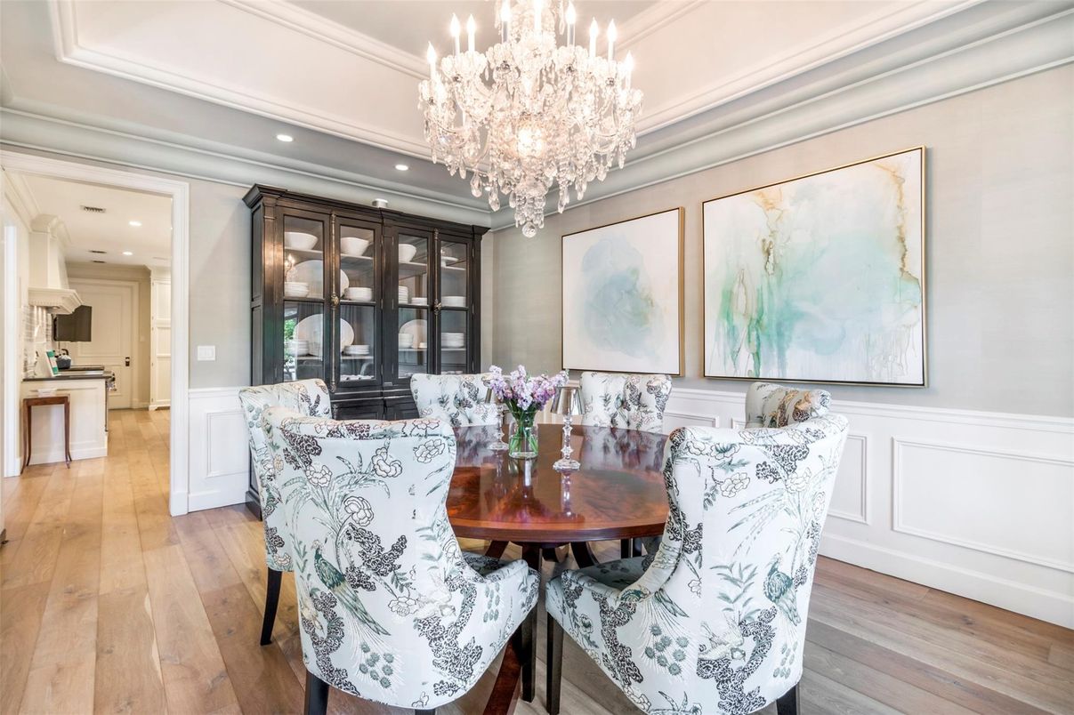 Chandelier, Dining room, Interior, Recessed Lighting, Wood Texture Flooring