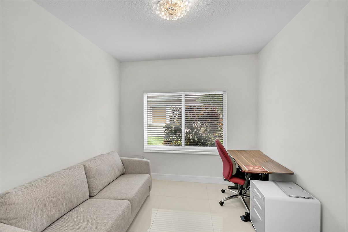 Home Office, Interior