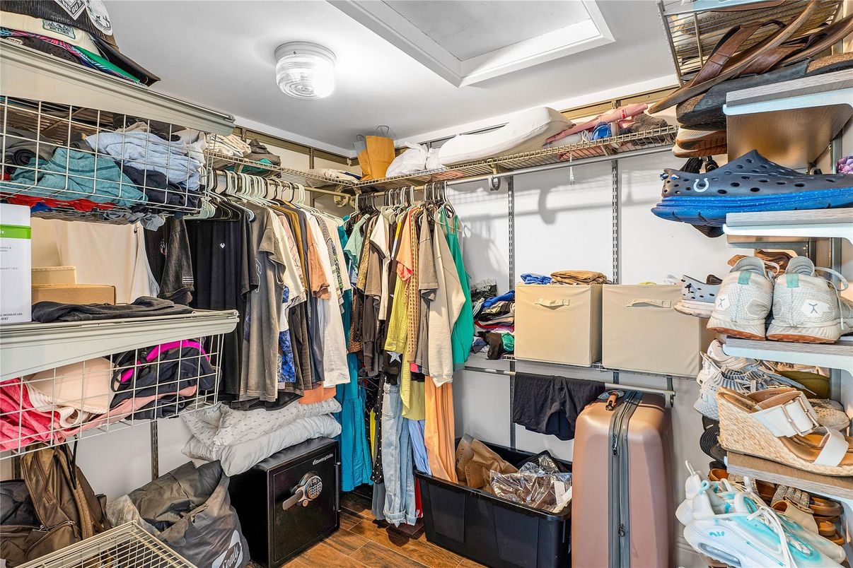 Interior, Walk-in Closets, Wood Texture Flooring