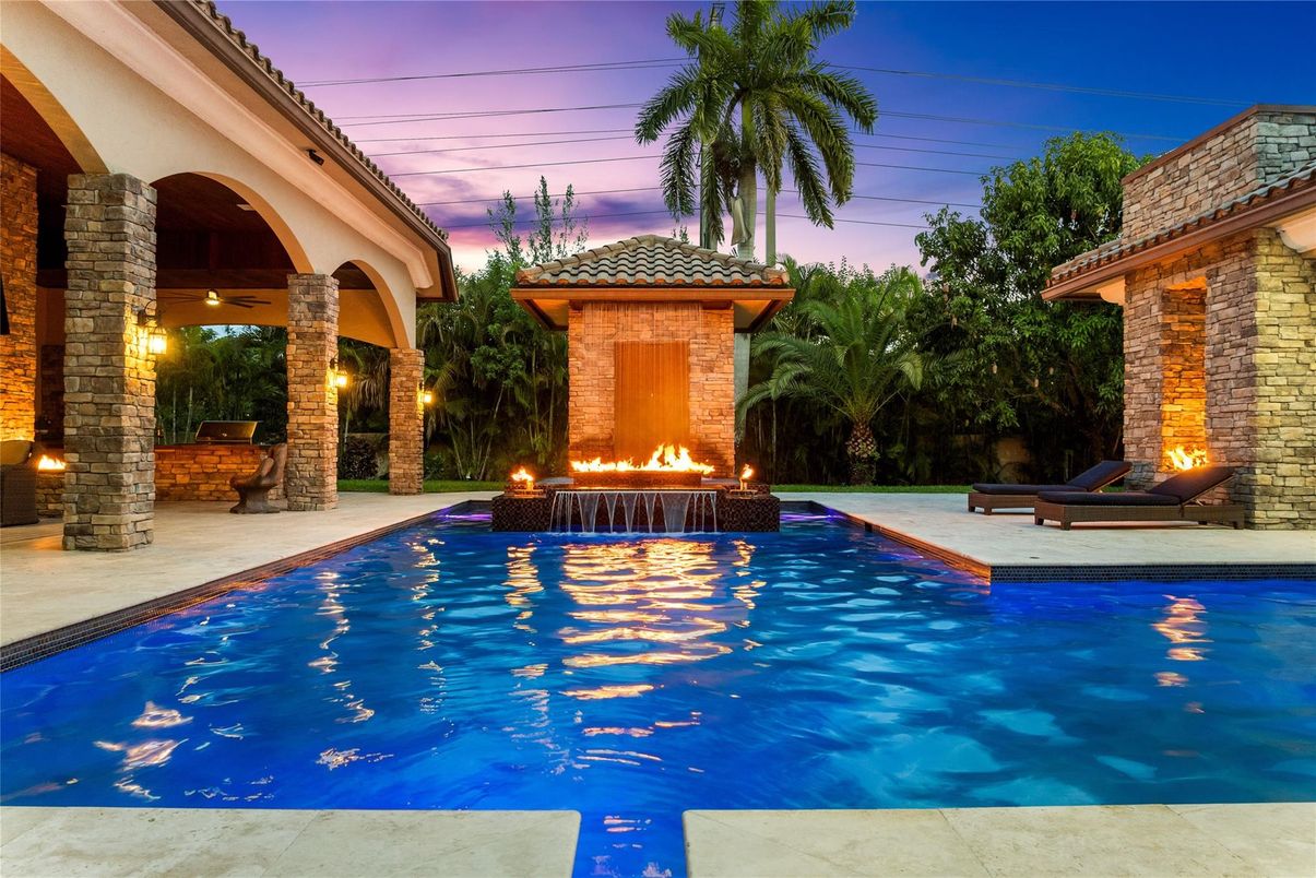 Exterior, Fireplace, Pool