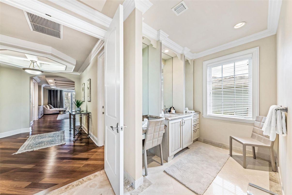 Bathroom, Interior, Recessed Lighting, Wood Texture Flooring