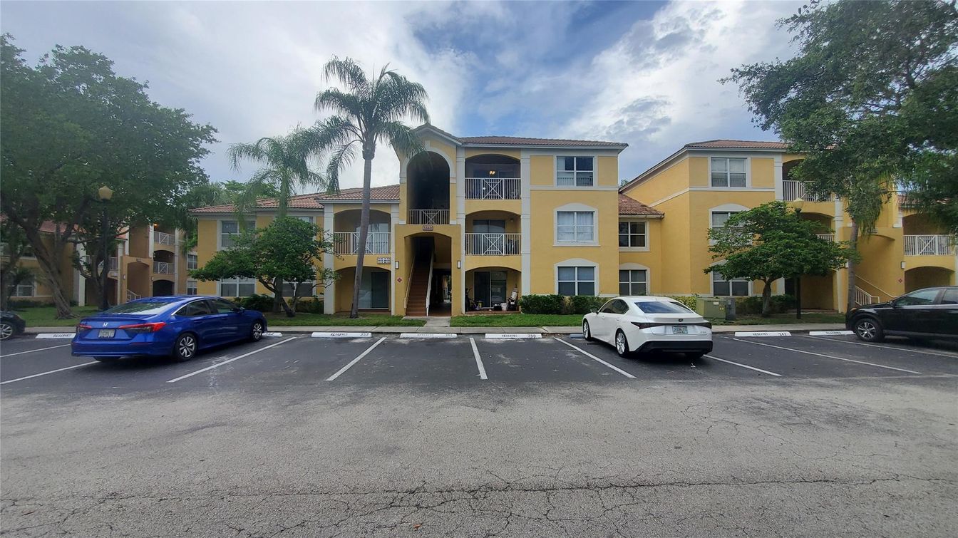 Exterior, Facade, Condo Building