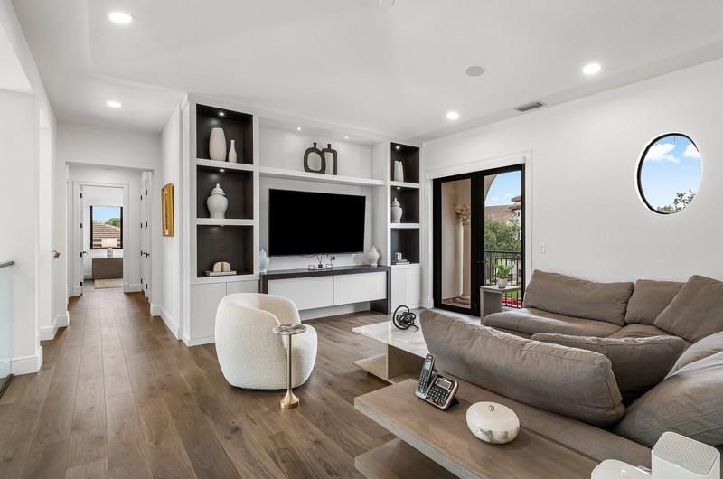 Interior, Living room, Recessed Lighting, Wood Texture Flooring