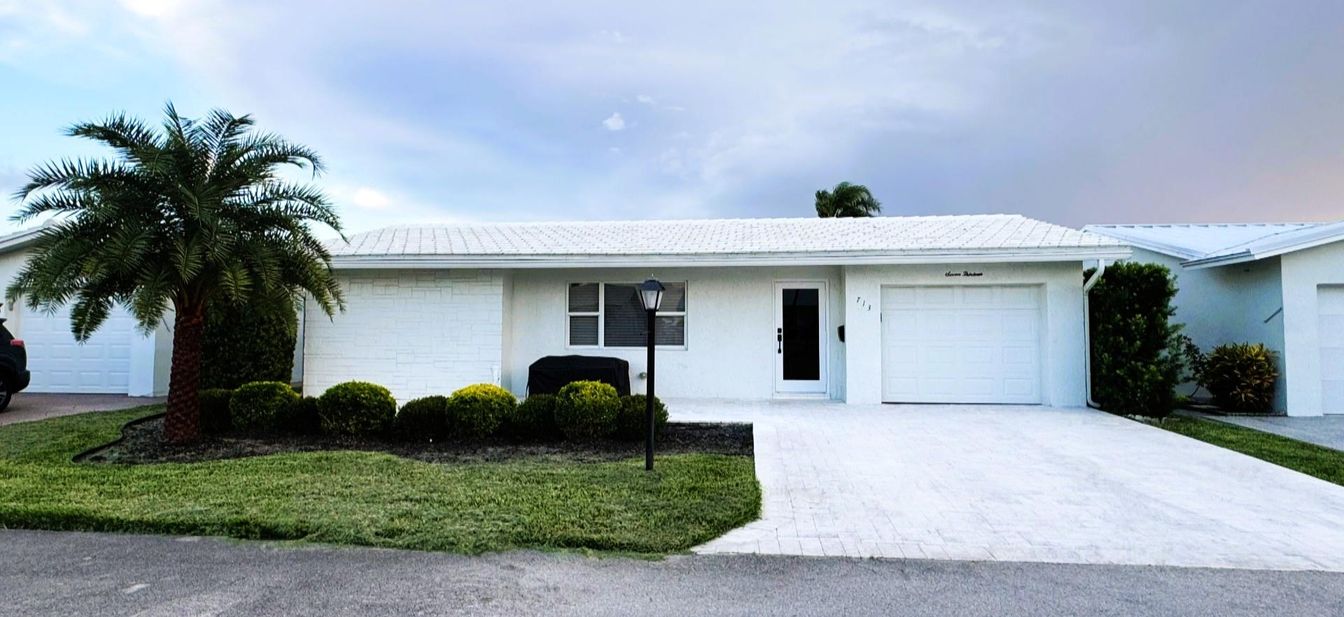 Attached, Exterior, Facade, Ranch