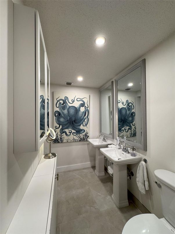 Bathroom, Interior, Recessed Lighting