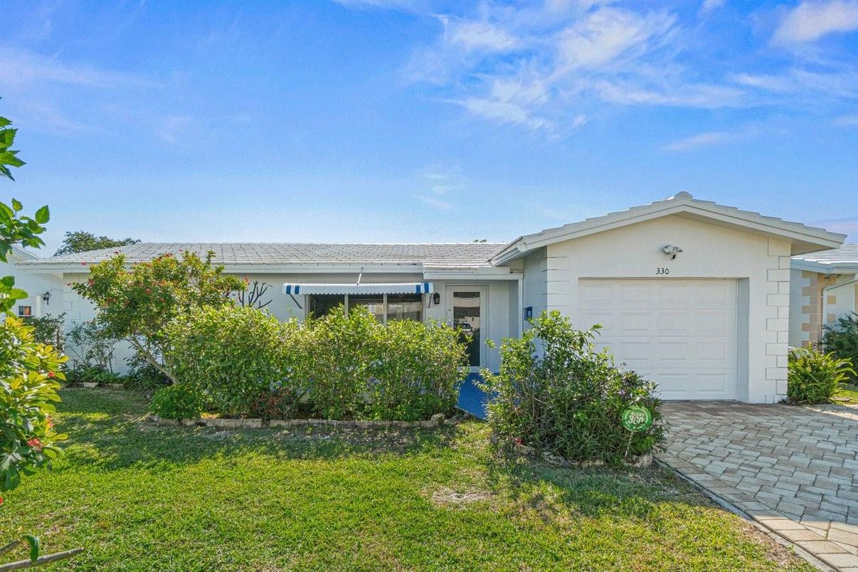 Attached, Exterior, Facade, Ranch