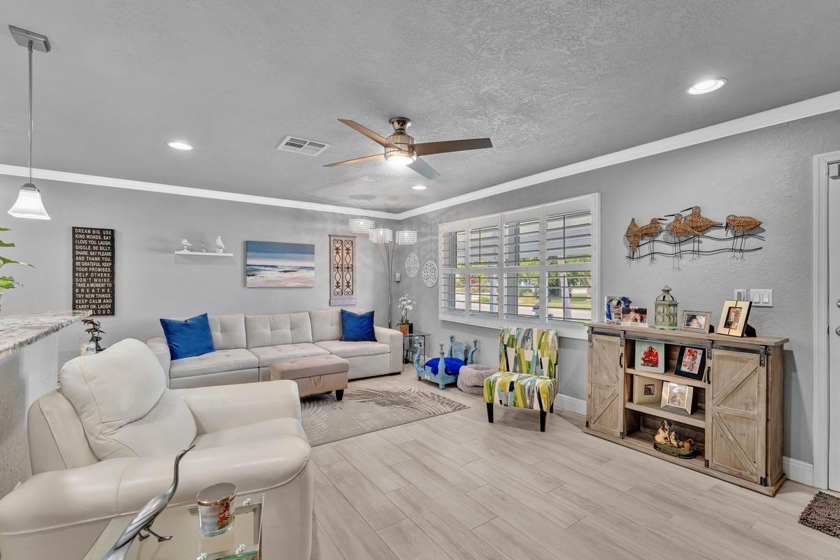 Interior, Living room, Pendant Lights, Recessed Lighting, Wood Texture Flooring